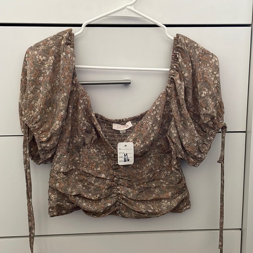 Cute floral cropped blouse